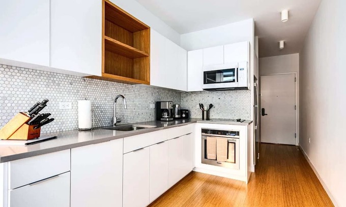 Downtown Apartment | Trendy Apt Downtown - URB-5119