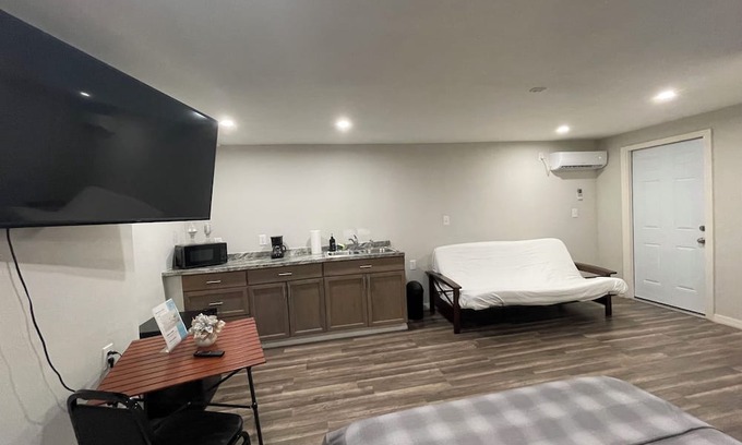 Embassy Hills Apartment | Beautiful studio in family home.free wifi