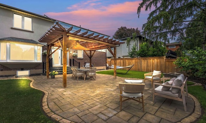 Watertown House | The Noble Nest- 6 Bedroom Luxury home surrounded by nature
