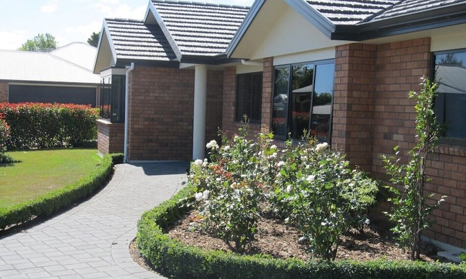 Whanganui Bed & Breakfast | Peaceful City Haven: Cozy BnB Twin Room near Downtown