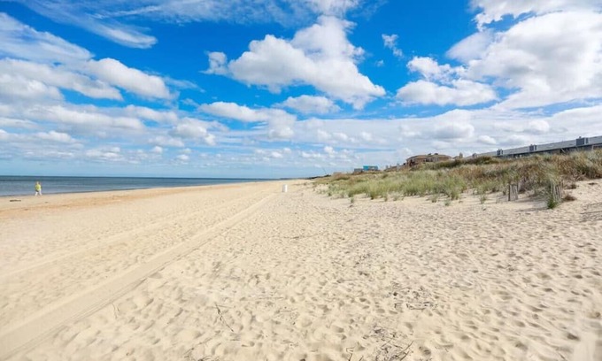 Bayview Condo | Relax at Sandy Feet Retreat: Ocean View Beach Escape