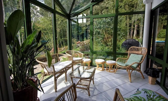 Amage House | Spacious Amage Retreat for 10 with Jacuzzi and Terrace