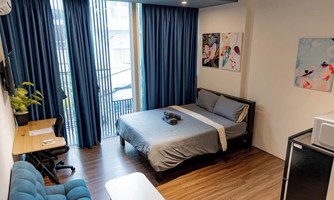 Phu Nhuan Apartment | Relaxing "Amable Home" Near Airport with Free Laundry & Wifi