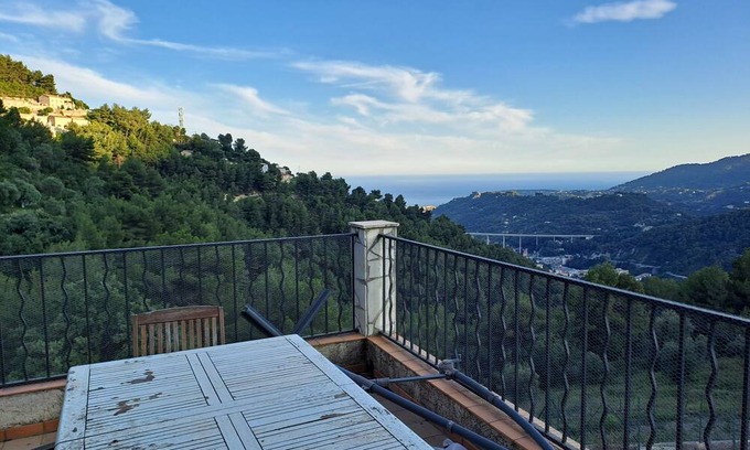 Castellar House | Holiday rental 7 km from the sea in the heights of menton