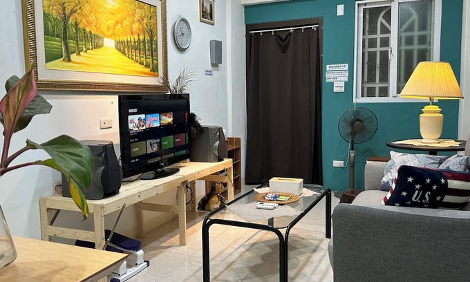 Wanhua Bed & Breakfast | Convenient Stay with Full Kitchen & Free Parking for 6