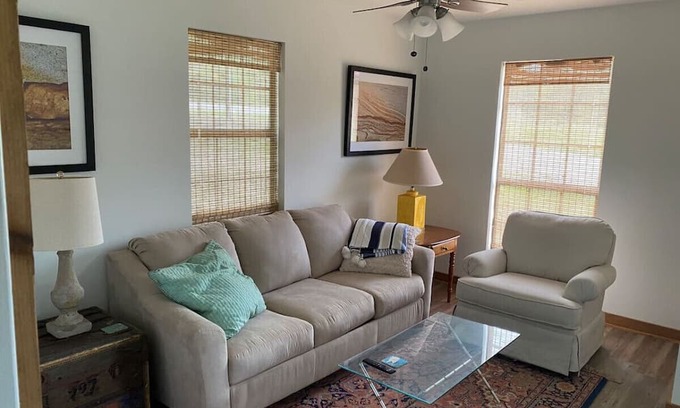 Oxford Cabin | Hurricane Hideaway 5: Family-Friendly Lake View Retreat