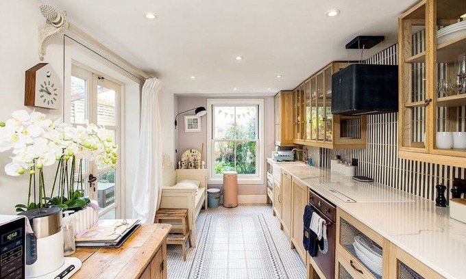 Winchester House | Modern 3BR House in Central Winchester - Ideal for Groups