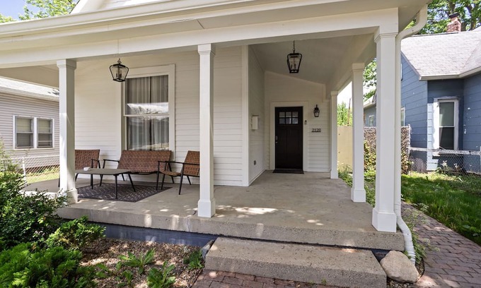 Windsor Park House | Windsor Manor: Ideal Retreat with Spa and Family-Friendly Amenities