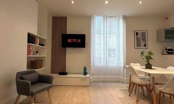 Brive-la-Gaillarde Apartment | Central Apartment with Air Conditioning & Pet-Friendly Amenities