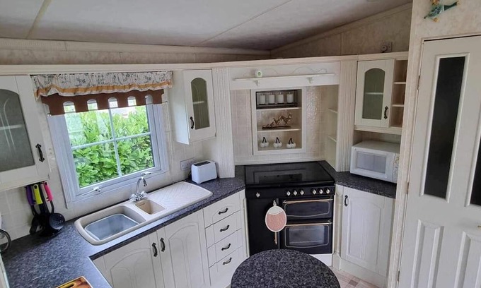 Ingoldmells Cabin | Cozy 2-Bed Cabin with Ocean View in Skegness