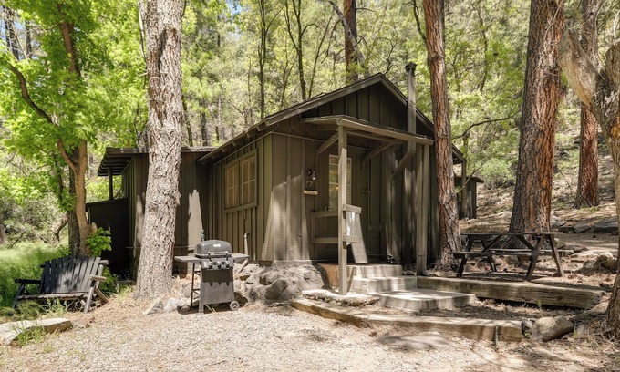 Sedona Apartment | Pet-Friendly Sedona Studio with Hiking Trail and Gas Grill