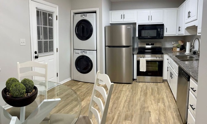 Athens House | Prime Location Near 5 Points - Pet Friendly with Pool