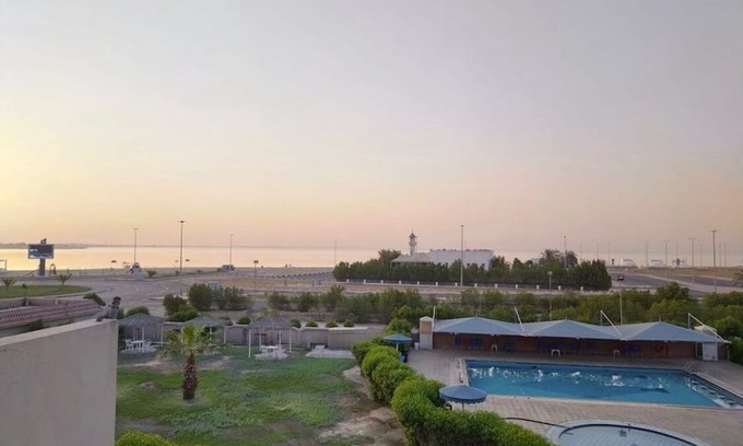 Dhahran Hotel | Golden Beach Private: Family-Friendly Stay with Pool & Dining