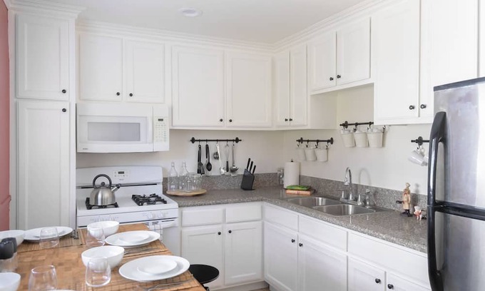 Valley Village Apartment | Bright and Inviting Apartment in Valley Village, Pet Friendly