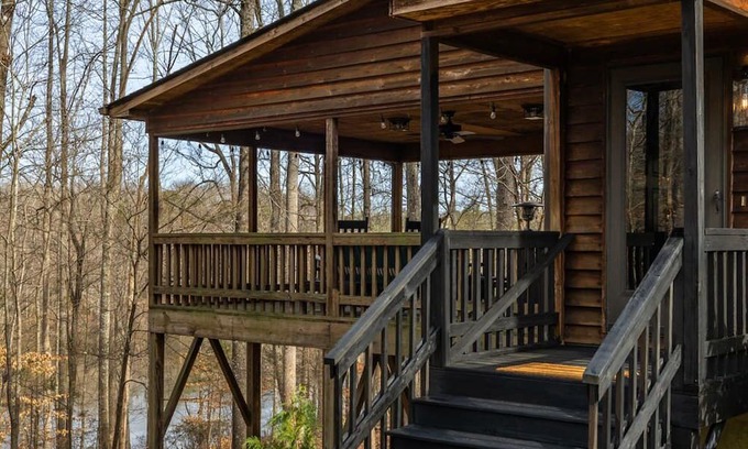 Burlington House | Idyllic Countryside Retreat with Kayaks and Scenic Trails