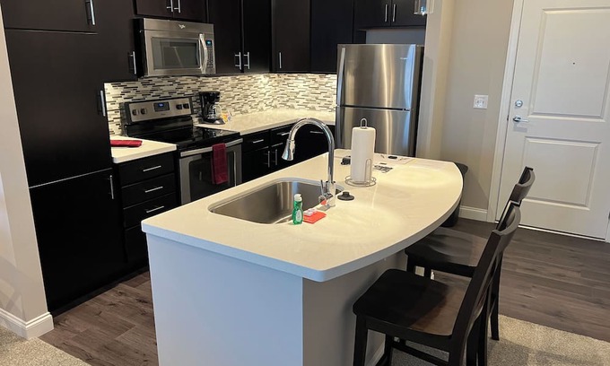 Blue Ash Apartment | Spacious Blue Ash Retreat: 2 Bedroom with Pool & Spa