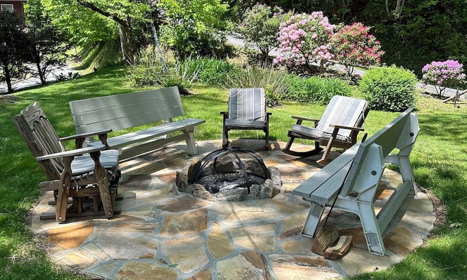 Sylva House | Mountain Top Retreat: Pet-Friendly Getaway with Spa Access