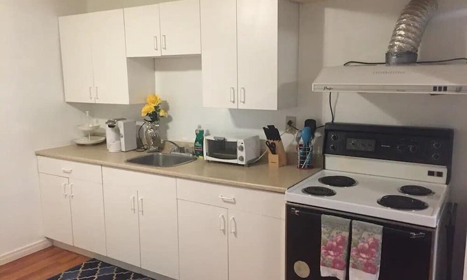Calgary House | Convenient 2 Bedroom Suite Near Stampede Park!