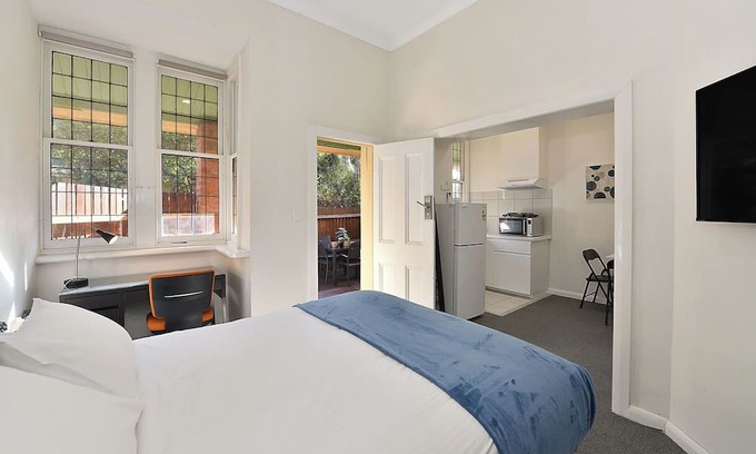 Brunswick Apartment | Cozy Studio in Brunswick with A/C, Parking & Deck