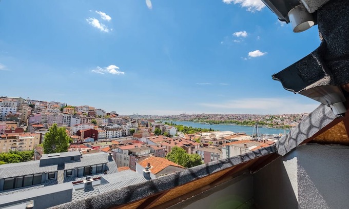 Beyoglu Apartment | Scenic Sea View Duplex with Terrace in Goldenhorn