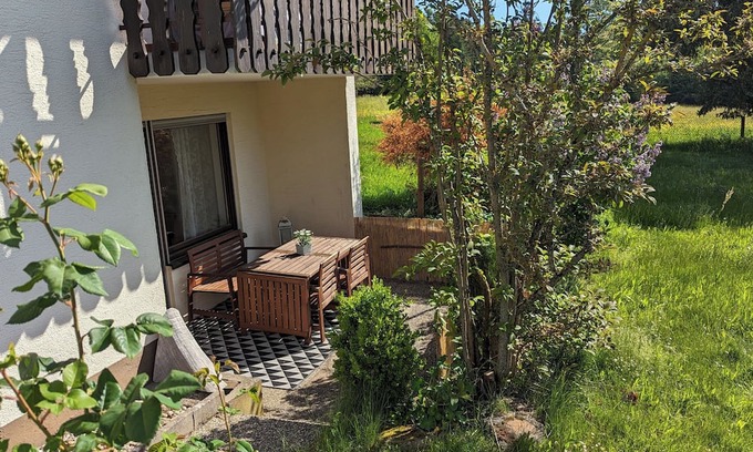 Oberlengenhardt Apartment | Cozy Ferienwohnung Wiesenblümle with Garden and Terrace
