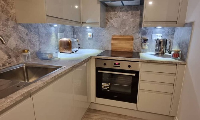 Wakefield Apartment | Modern 1-Bed Apartment in Wakefield with Kitchen Amenities