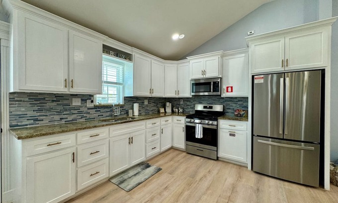 Bay Area Cottage | Bay Area Cottage: Family-Friendly Getaway with Home Comforts