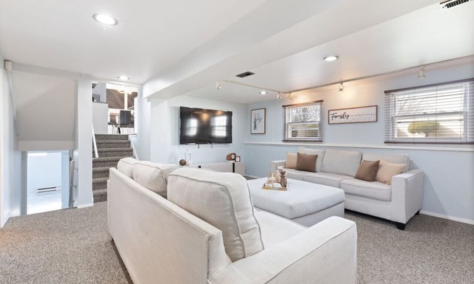 Country Club Hills House | Relax at The Hills: Family-Friendly 3-Bed Retreat with Pool