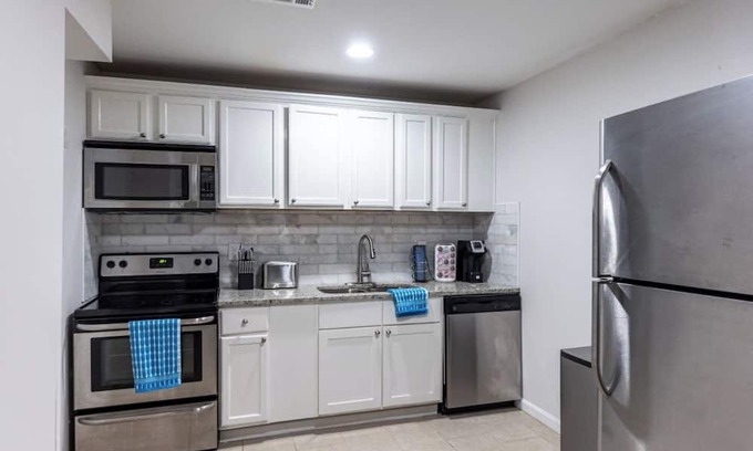 Dacula House | Elegant Suite with Premium Amenities in Prime Location