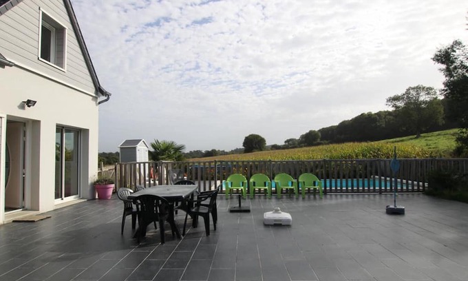Jullouville Cottage | Cozy Gite Jullouville with Pool and Family-Friendly Amenities