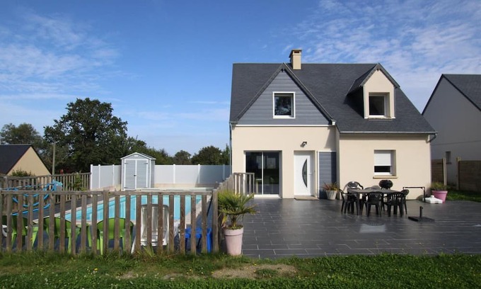 Jullouville Cottage | Family-Friendly Gite Jullouville with Pool and Spa
