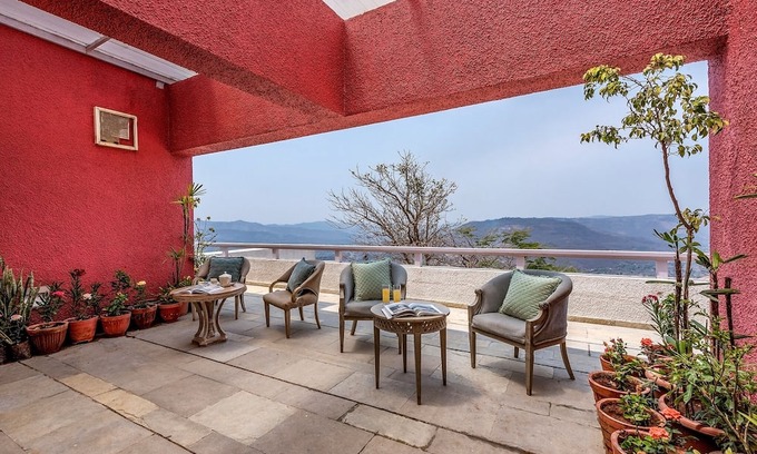 Pune Villa | Experience CosmicStays Cliffs Edge Pool Villa Getaway