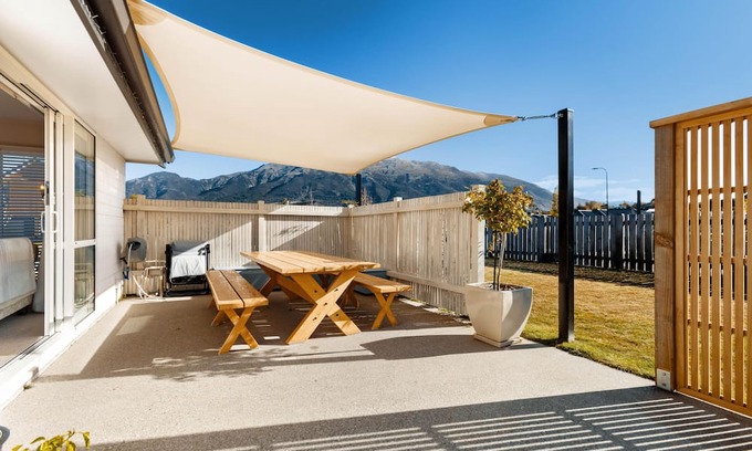 Lake Hawea House | Inviting Home in Hawea with Mountain Views & Modern Kitchen