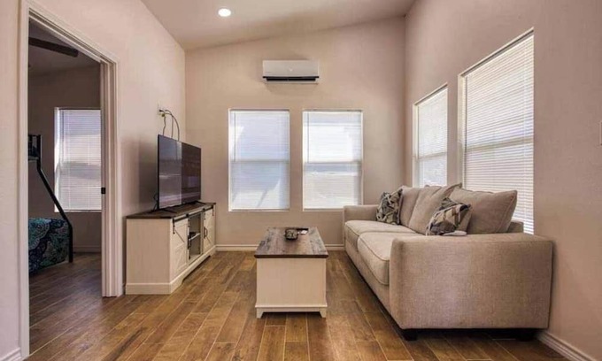 Aransas Pass Cabin | Cozy 2-Bedroom Cabin in Aransas Pass for Family Getaways