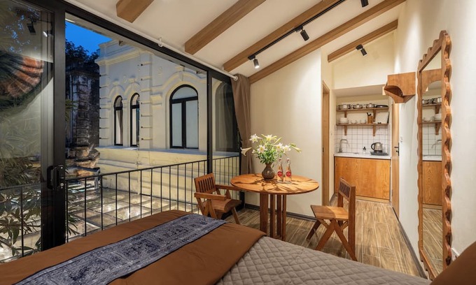 Old Quarter Apartment | Pet-Friendly FULL HOUSE Villa with Big Jacuzzi & Pool