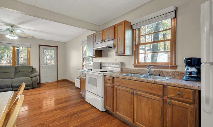 Jamestown Cabin | Inviting 3-Bedroom Rustic Cabin Near Marina and Pool