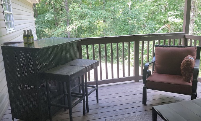 Eatonton House | Perfect Family Retreat by Crockett Creek Lake in Nature