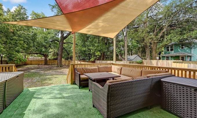 Urban Core Cottage | Spacious Retreat for 11 with Pet-Friendly Amenities