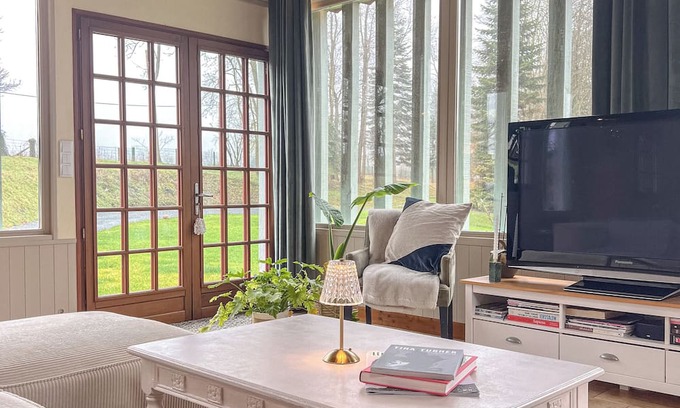 Saint-Simeon Cottage | Modern Getaway at La Pommeraie Near Pont Audemer