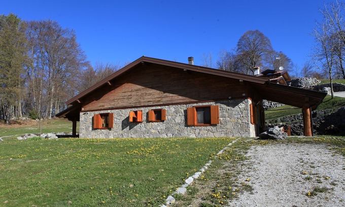 Forgaria nel Friuli Ski Chalet | Peaceful Cabin Retreat with Ocean Views & Spa Amenities