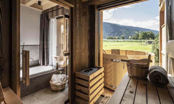 Naz Sciaves House | Experience Kessler's Mountain Lodge with Family-Friendly Amenities