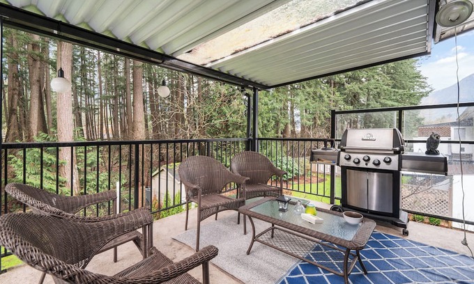 Hope House | Family-Friendly Riverside Retreat in Hope, BC