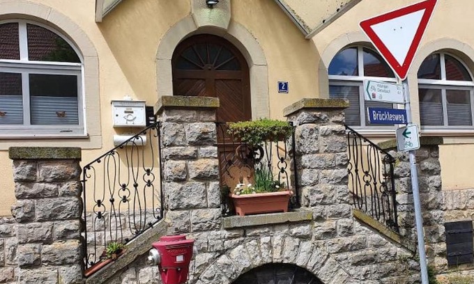 Dettelbach Apartment | Pet-Friendly Apartment 'Ferienwohnung An Der Linde' with Wi-Fi