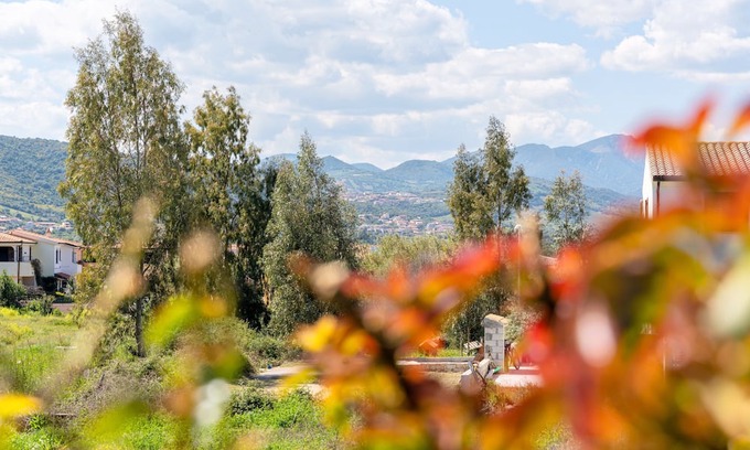 S'Iscala Apartment | Idyllic Villa with Private Entrance and Garden Near the Sea