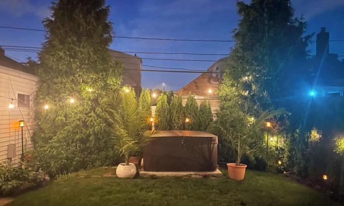 Long Beach House | Sunny Beach House: Steps to the Shore with Private Amenities