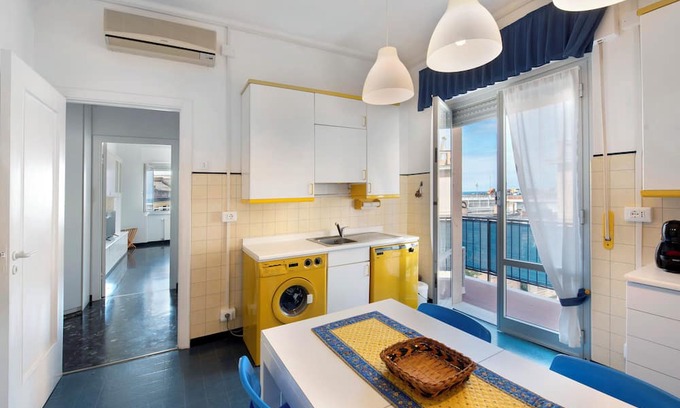 Pra' Apartment | Relaxing Apartment 'Palmaro' with Ocean View and Balcony