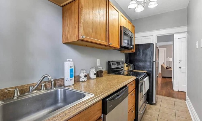 Shaw House | Historic Shaw Community Unit with Breakfast & Family Amenities