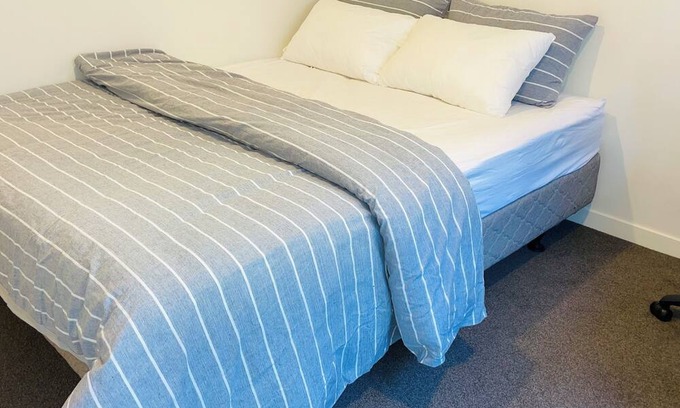 Petone Apartment | Cozy Private Ensuite Room in Family-Friendly Petone