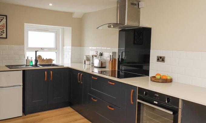 Wark Cottage | Family-Friendly Hadrian Suite with Garden in Wark