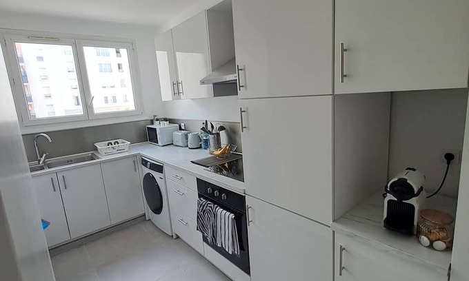 Thiais Apartment | Comfortable 7-Person Apartment with Family-Friendly Amenities